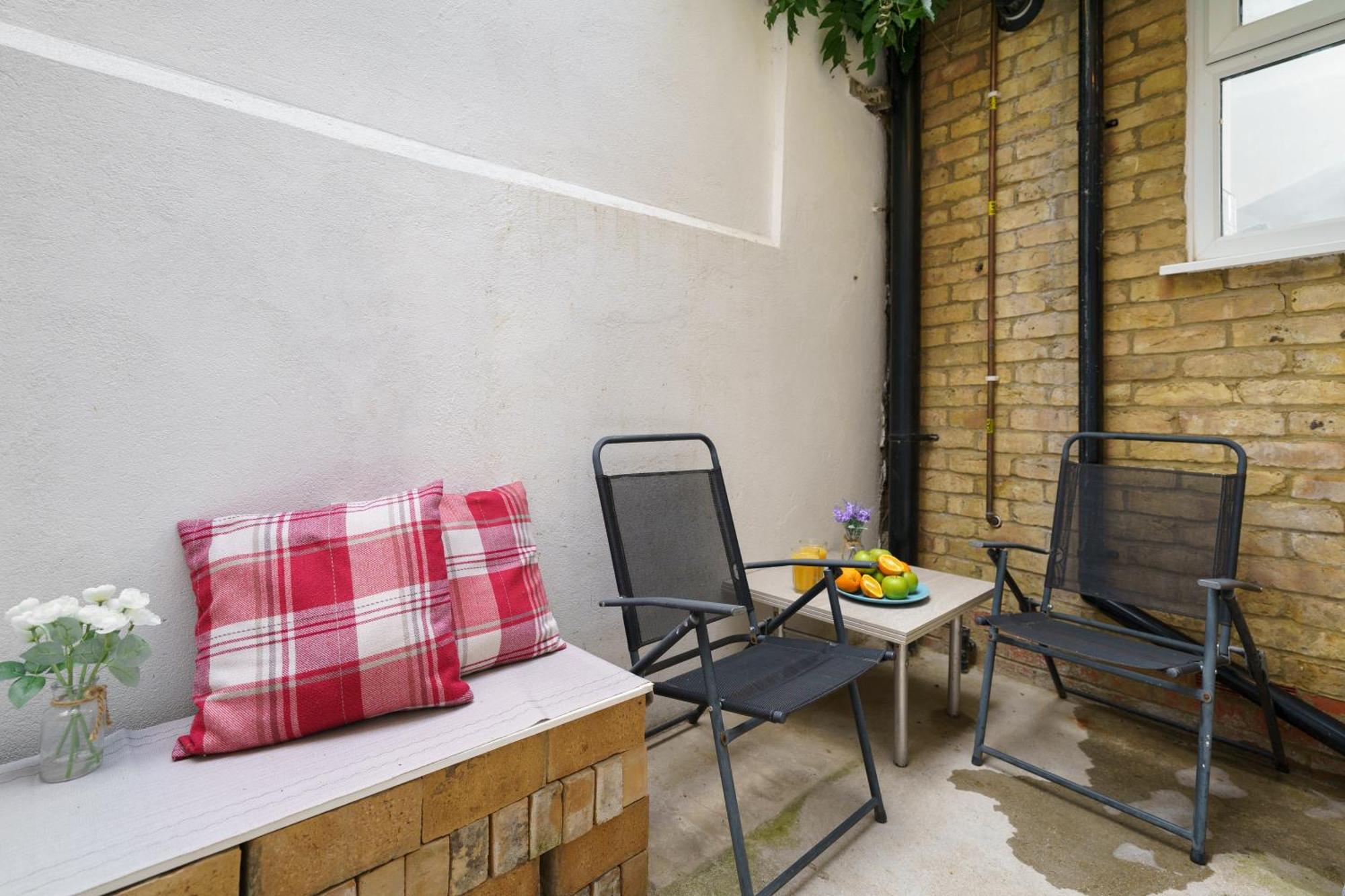 Modern Apartment In South West Лондон Экстерьер фото